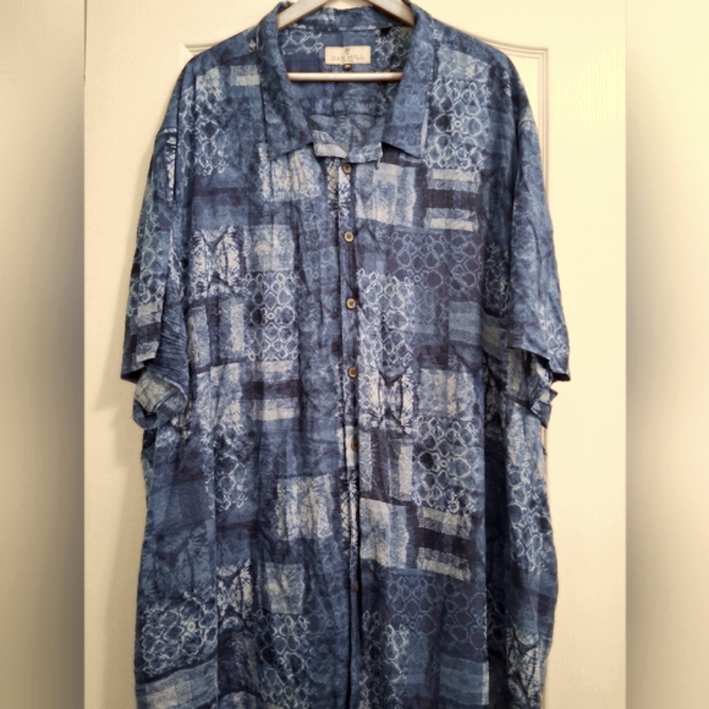 🔥 $10 each or 2/$15 Blue & White Textured Casual Tropical Button-Down Shirt - Picture 2 of 4